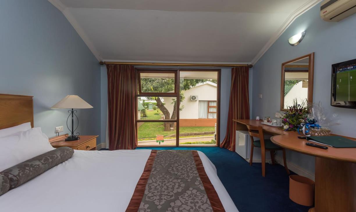 Sunbird Lilongwe Hotel Exterior photo